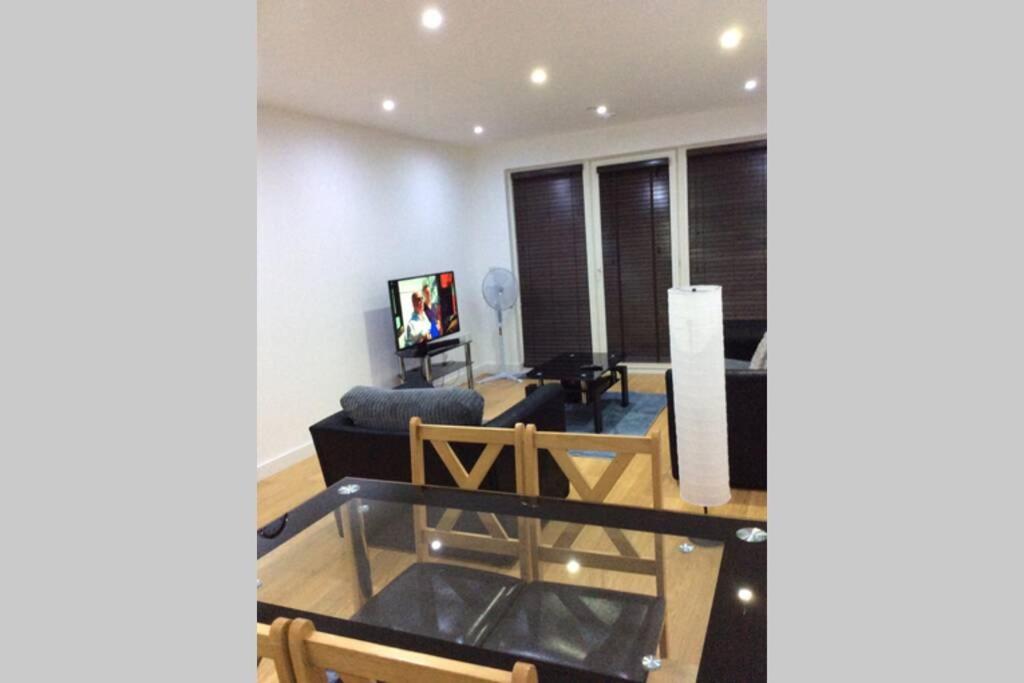 Max'Em Lexington Luxury Apartment Slough Eksteriør billede