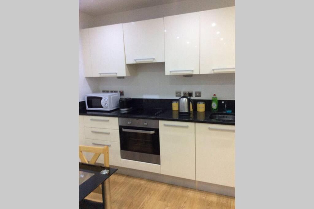 Max'Em Lexington Luxury Apartment Slough Eksteriør billede