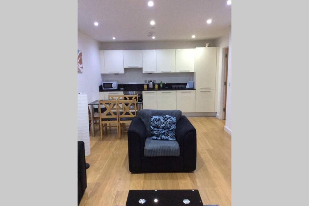 Max'Em Lexington Luxury Apartment Slough Eksteriør billede