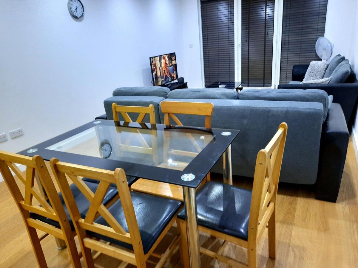 Max'Em Lexington Luxury Apartment Slough Eksteriør billede